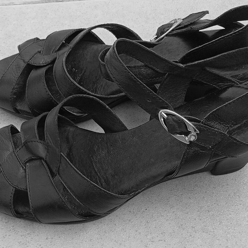 Women's black leather sandals like new, size 37, platform