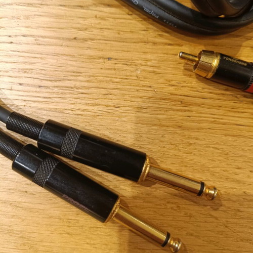RCA to PHONO 6.3mm audio cable 3 meters like new