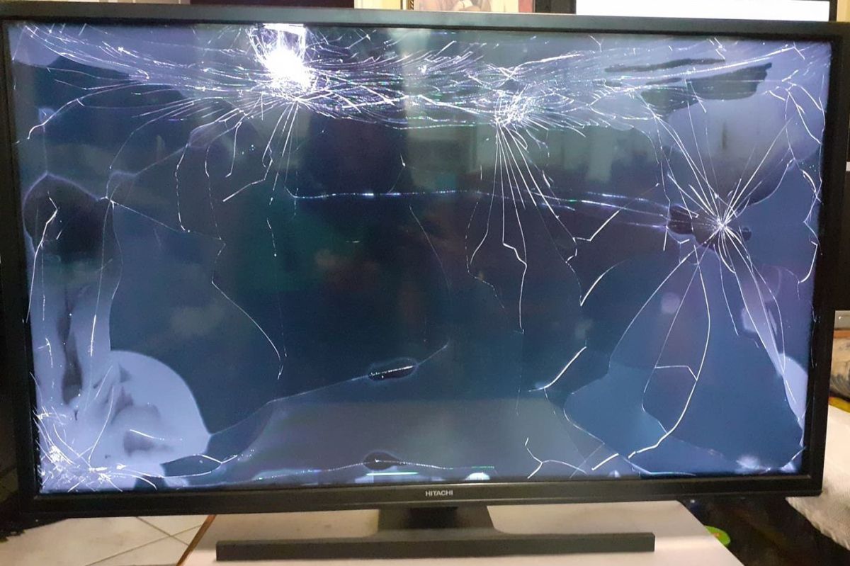 Hitachi 32HE4200 TV parts used, broken… - € 40,00 - Vendora.cy