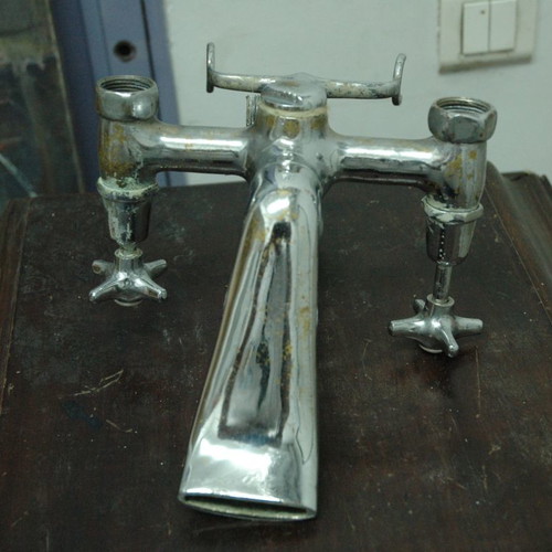 Bathtub faucet used from interwar period
