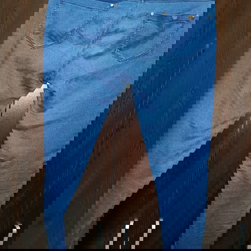 Υφασμάτινο παντελόνι Stradivarius με εφέ τζιν μεταχειρισμένο χωρίς κουμπιά