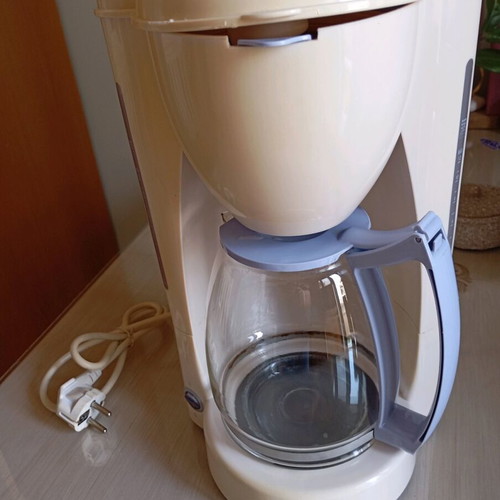 Electric coffee maker used for French coffee and tea
