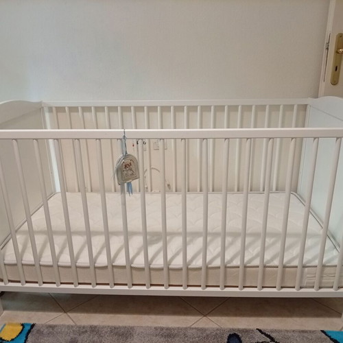 Baby cot-bed white like new with mattress
