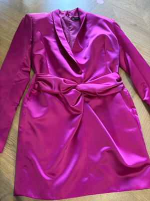 Zara dress fuchsia satin texture with shoulder pads like new, size L