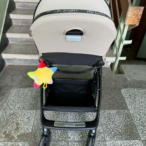 Chipolino Elit stroller like new with car seat and newborn bassinet
