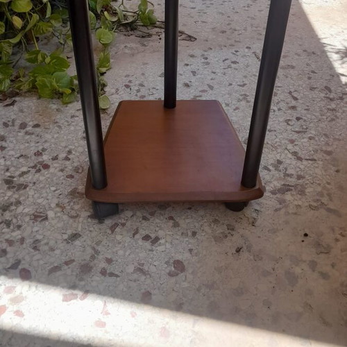 Computer table like new with wheels, modern