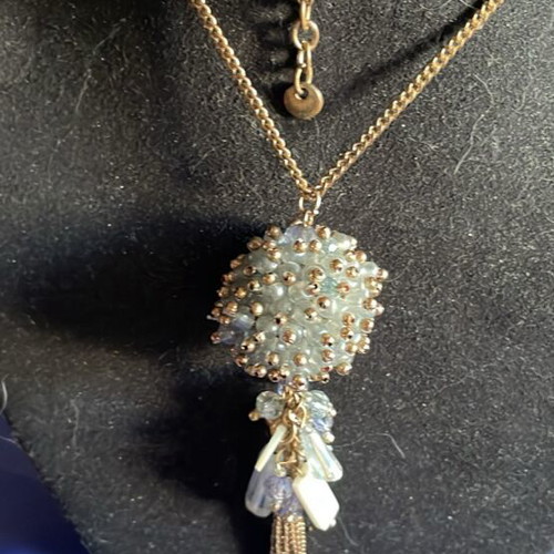 Pendant necklace with round turquoise decoration