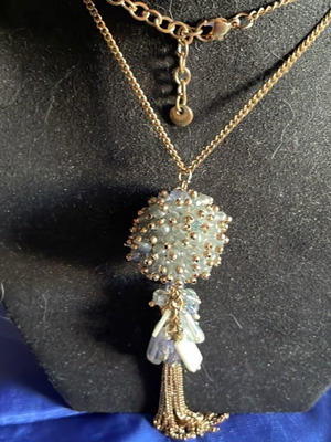 Pendant necklace with round turquoise decoration