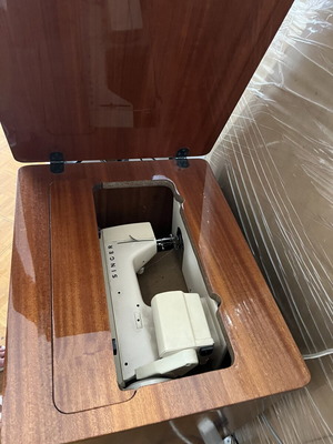 Singer Facilita 288 sewing machine used with cabinet