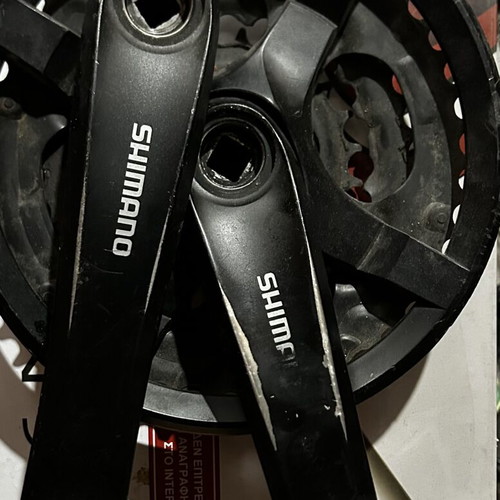 Shimano crankset with chainrings