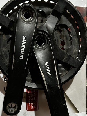 Shimano crankset with chainrings