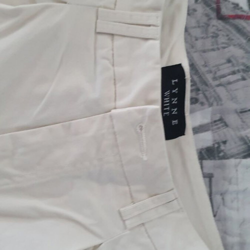Lynne white shorts new, size XL
