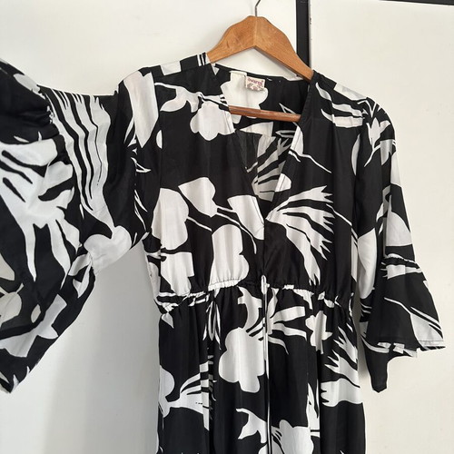 Black and white airy dress, elastic waist, length 140cm