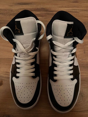 Jordan 1 Mid Patent Gold μεταχειρισμένα sneakers μέγεθος 43