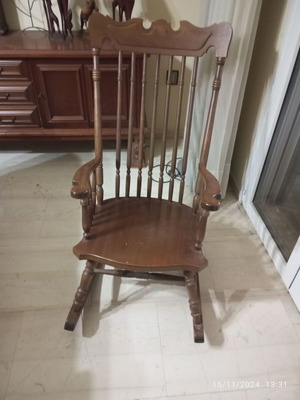 Vintage Windsor Rocking Chair 1995, solid wood, like new