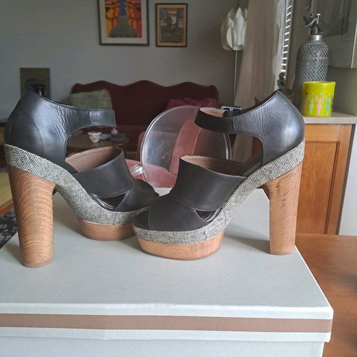 Marni high-heeled leather shoes used with wooden heels