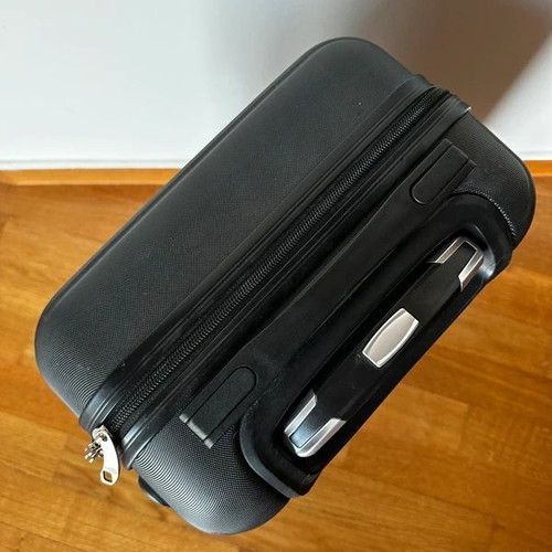 Cabin suitcase black like new with 4 wheels