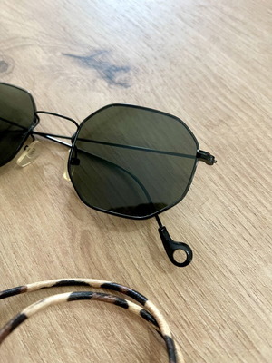 Polygonal statement sunglasses with asymmetrical design and strap