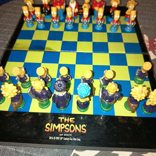 Simpsons chess like new, colorful collectible game