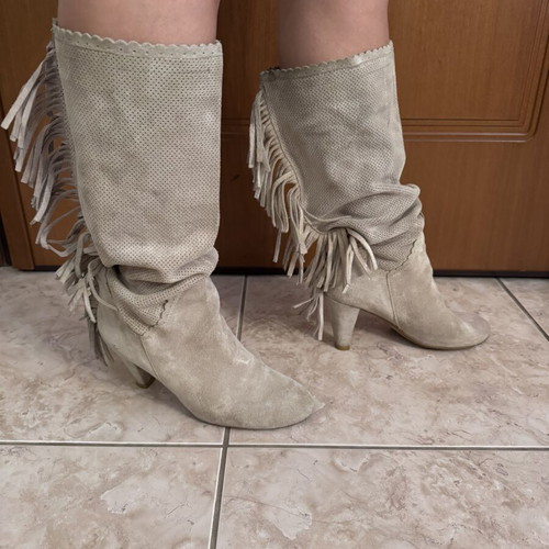 Suede women's boots with fringes size 38, like new, beige