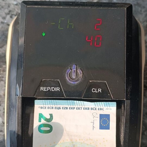 DP-2268 counterfeit banknote detector used, professional