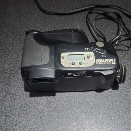 Ricoh Mirai Zoom 3 Analog Camera like new, 35mm, with battery and strap