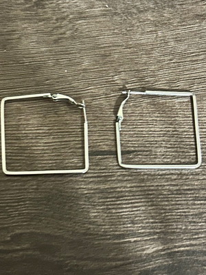 Square earrings like new
