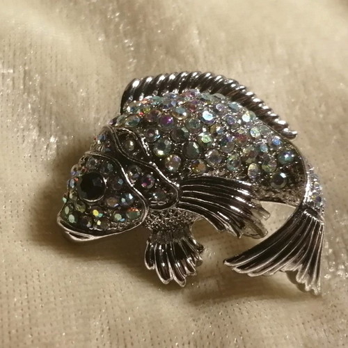 Fish brooch with iridescent strass new