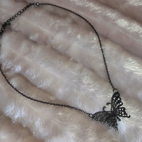 Butterfly women's necklace like new, silver set of 3 pieces