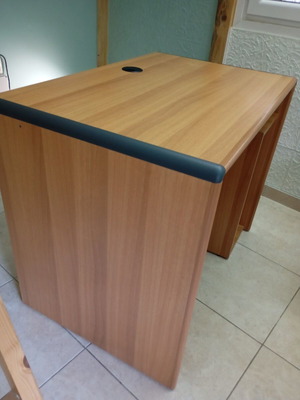 Computer desk like new, sturdy with cable management