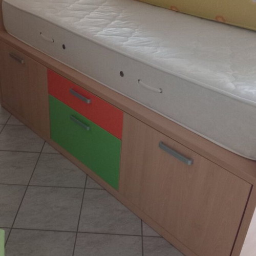 Children's Platform Bed like new, space-saving with storage