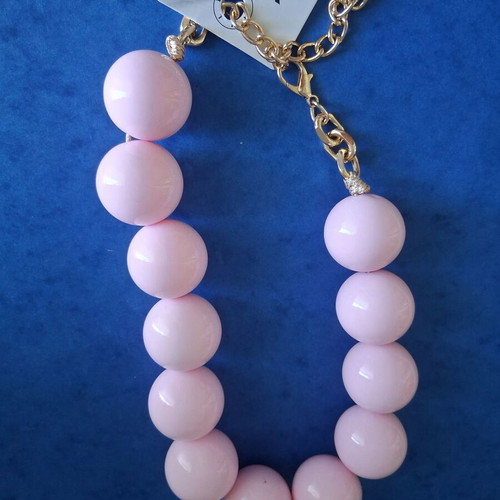 Statement necklace with large pink plastic beads and gold details new