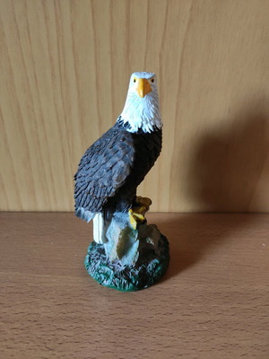 Collectible bald eagle figurine new