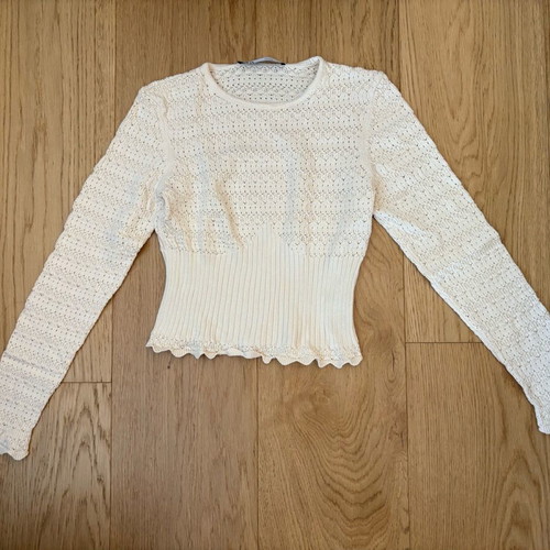 Knitted Zara blouse size small like new, beige