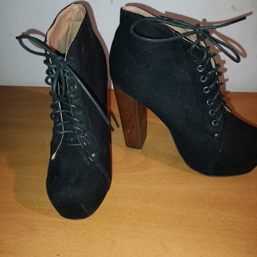 Women's ankle boots like new, velvet, size 40, black
