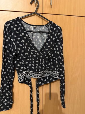 H&M Black Wrap Top With Paisley Pattern S Size Like New