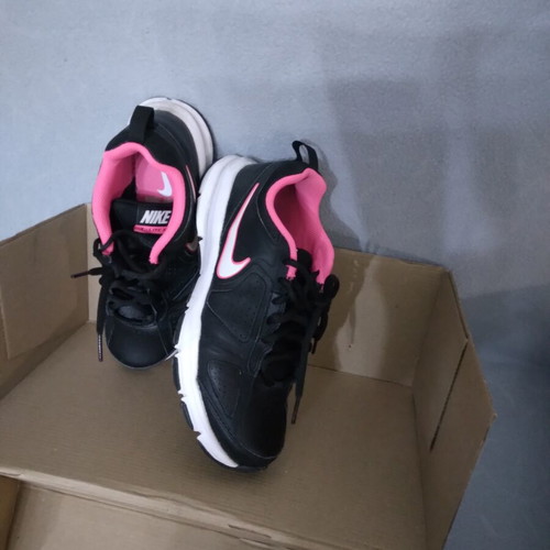 Nike women's athletic shoes like new, size 38.5, black