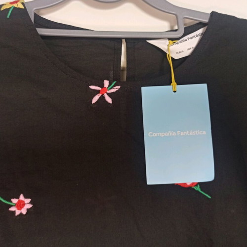 Compañía Fantástica top new with embroidered colorful flowers, size XL