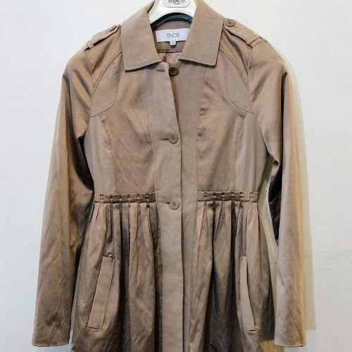 Snob trench coat beige gold like new, small