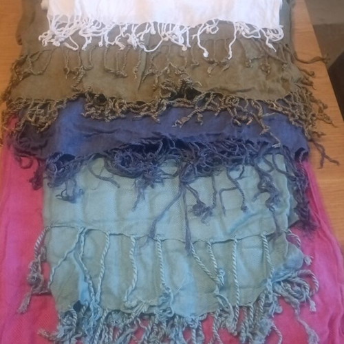 Large pashminas like new, pack of 5 pieces