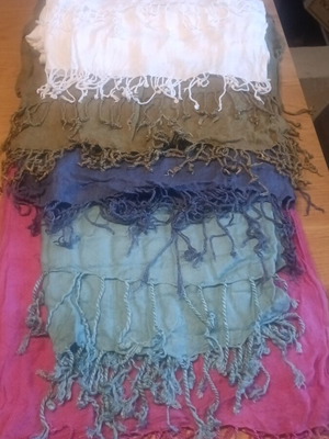 Large pashminas like new, pack of 5 pieces