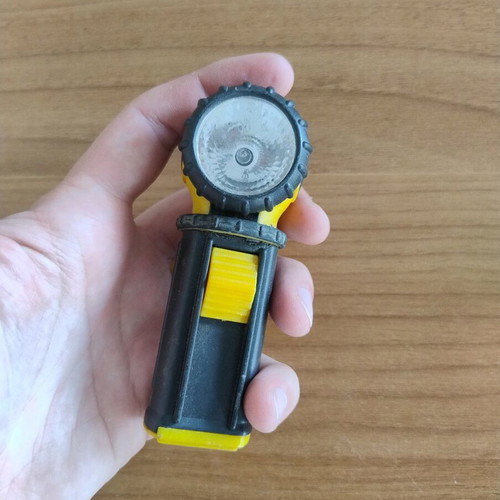 Portable flashlight with adjustable head used