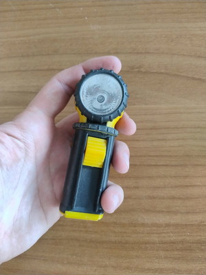 Portable flashlight with adjustable head used