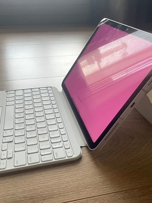 Apple iPad 10th Gen 10.9" 64GB Wi-Fi 2024 with Magic Keyboard Folio like new
