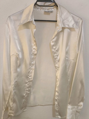 Women's shirt in milky white color like new, size M
