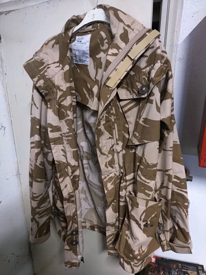 Genuine British Army parka/smock desert camouflage size Medium new