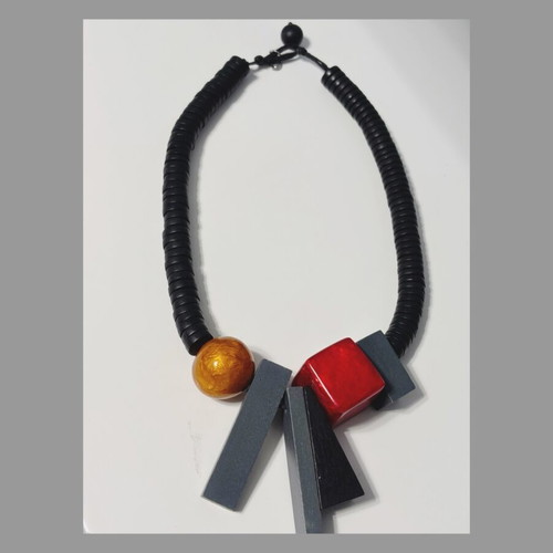 Impressive necklace like new, lightweight, wooden, colorful