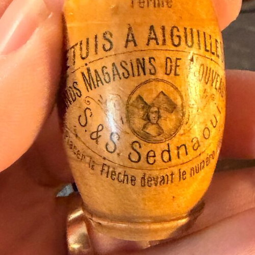 Collectible wooden needle case Grands Magasins de S. & S. Sednaoui like new