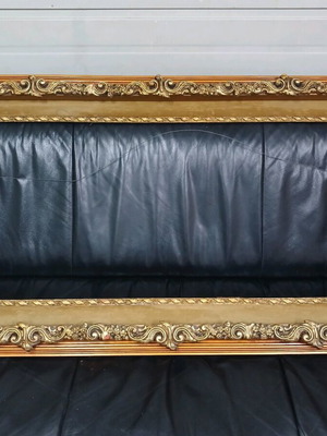Antique frame like new, size 135x76, velvet interior