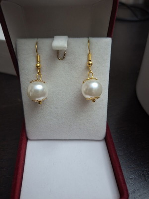 Pearl earrings with gold details and stainless steel hooks new